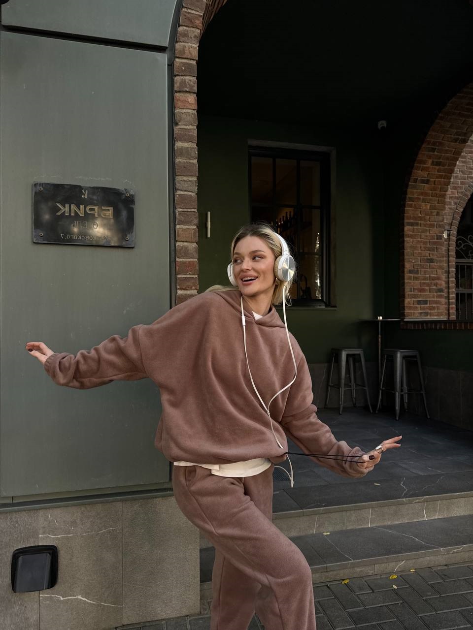 89097ee3-9508-11ef-8620-dee18ff4e8c0_2