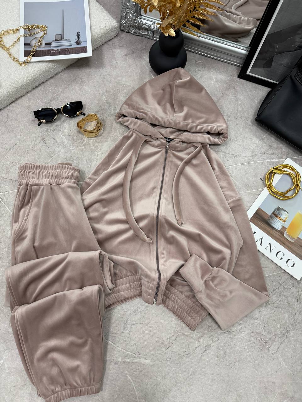 c4f7dbff-f6ba-11f0-8624-dee18ff4e8c0_1