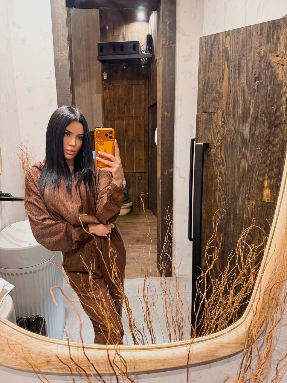 22d05b60-fd94-11f0-8624-dee18ff4e8c0_2