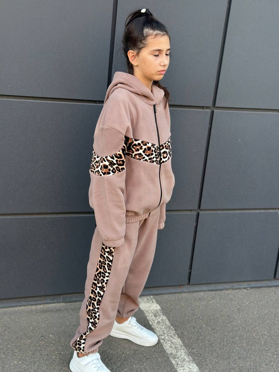 ffe10f46-42c3-11f0-8622-dee18ff4e8c0_2