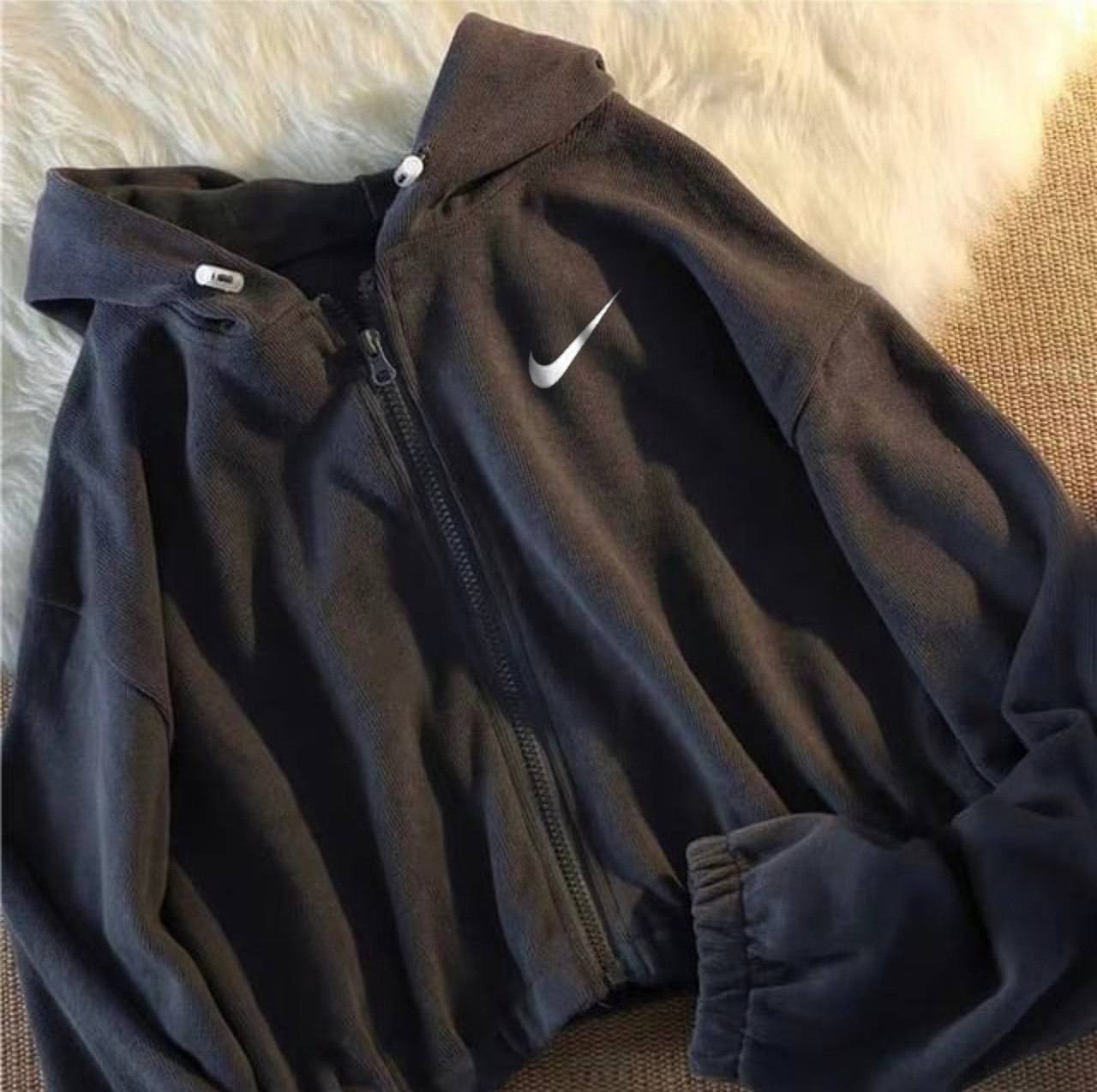 1df73535-2d87-11ee-ad03-166b0be12ee5_0