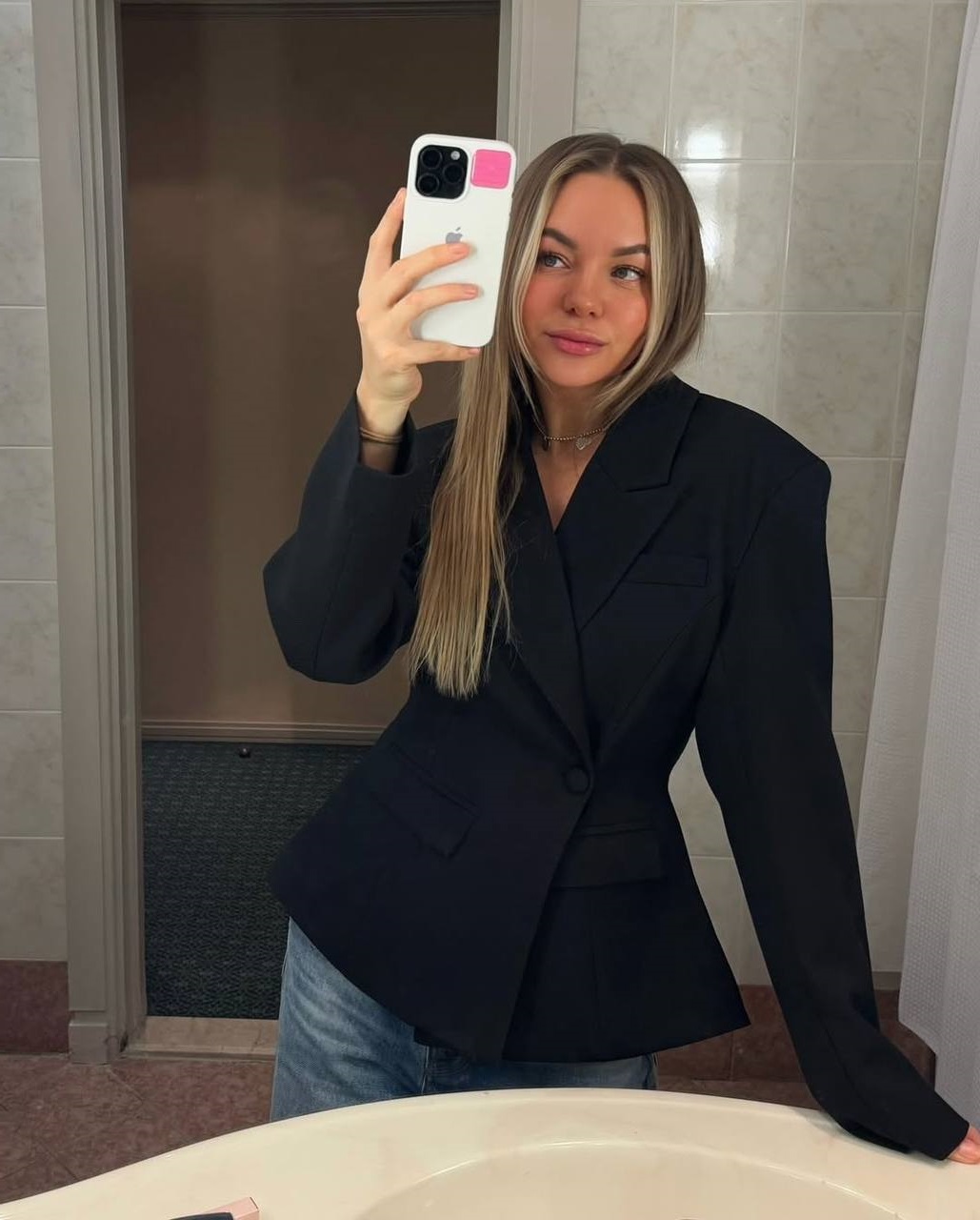 24f6b97f-d2a9-11ef-8621-dee18ff4e8c0_1