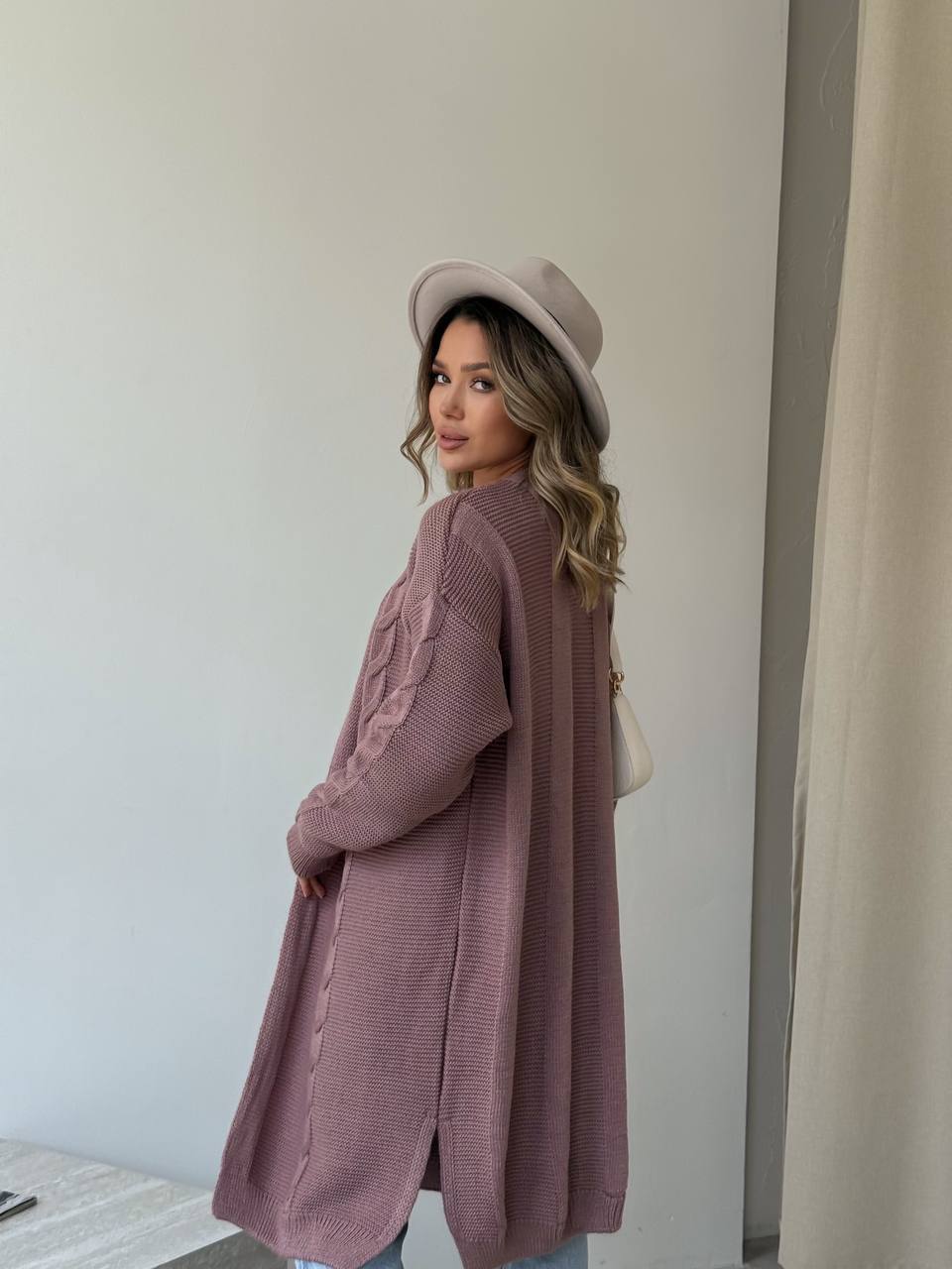 28126ae3-7441-11f0-8624-dee18ff4e8c0_1