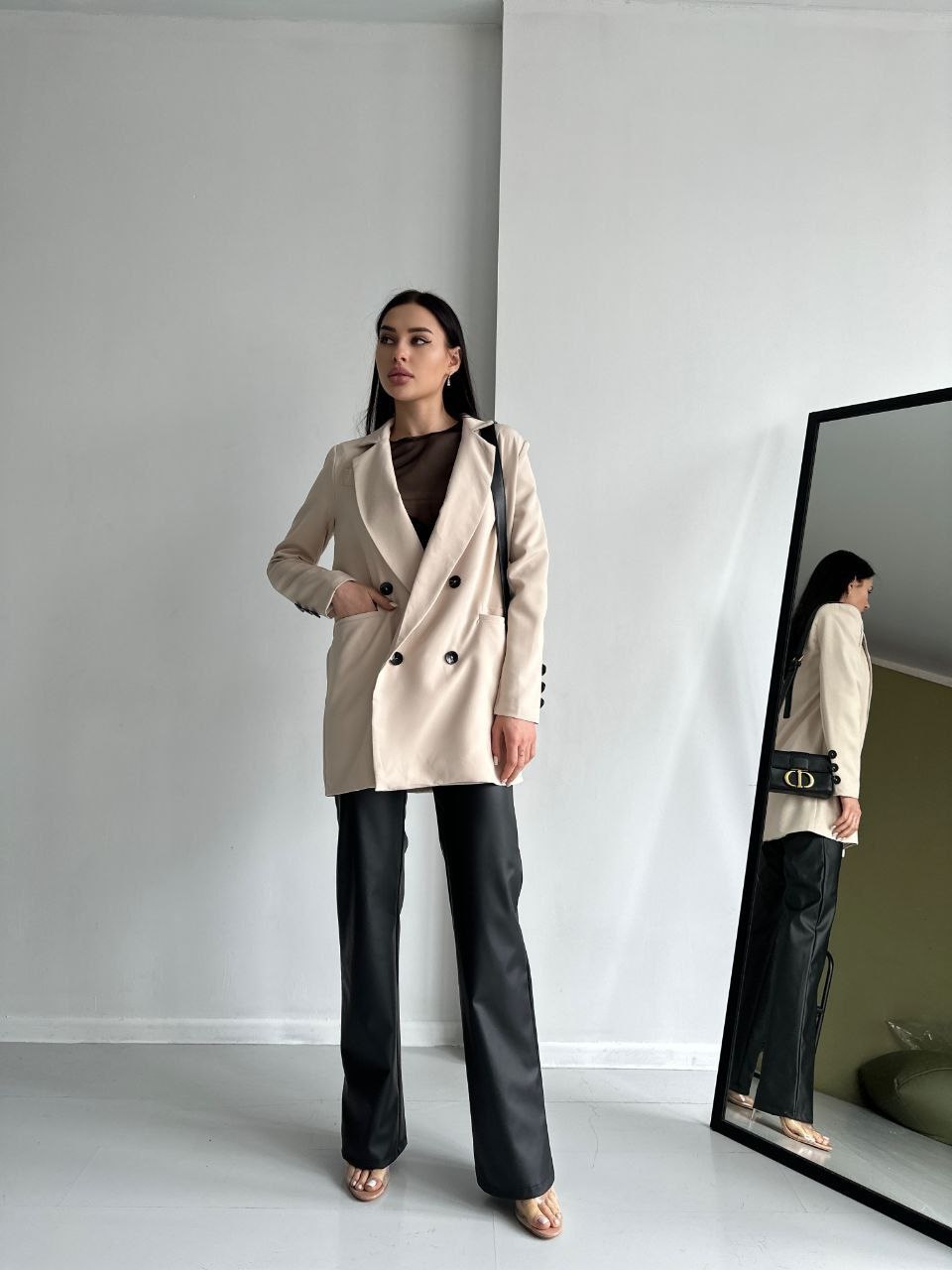 556af606-3877-11ee-ad05-166b0be12ee5_0