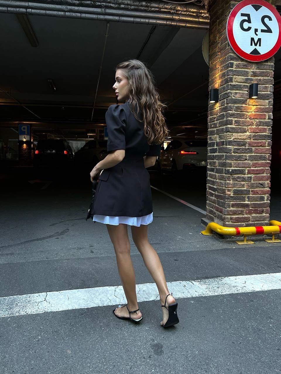 8fb90a30-3d77-11f0-8622-dee18ff4e8c0_1