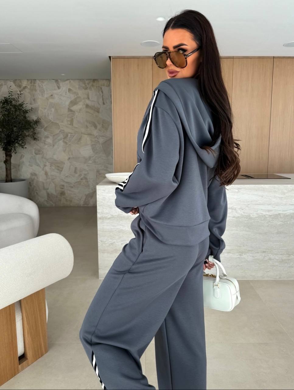 94775fb7-e4a3-11ef-8621-dee18ff4e8c0_1