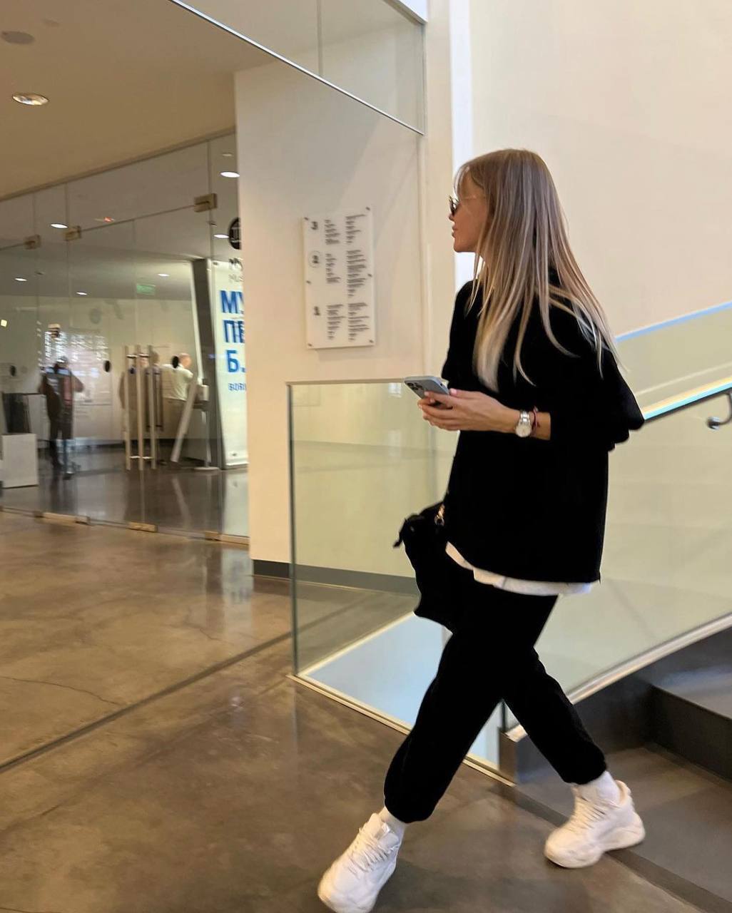 a278b67f-5fe8-11ef-861f-dee18ff4e8c0_1