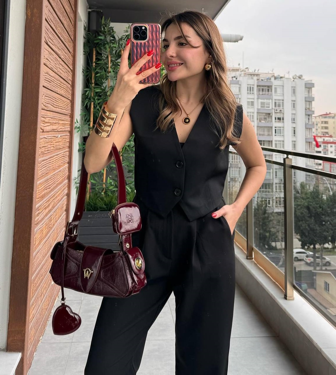 ac699236-df09-11ee-ad53-166b0be12ee5_1