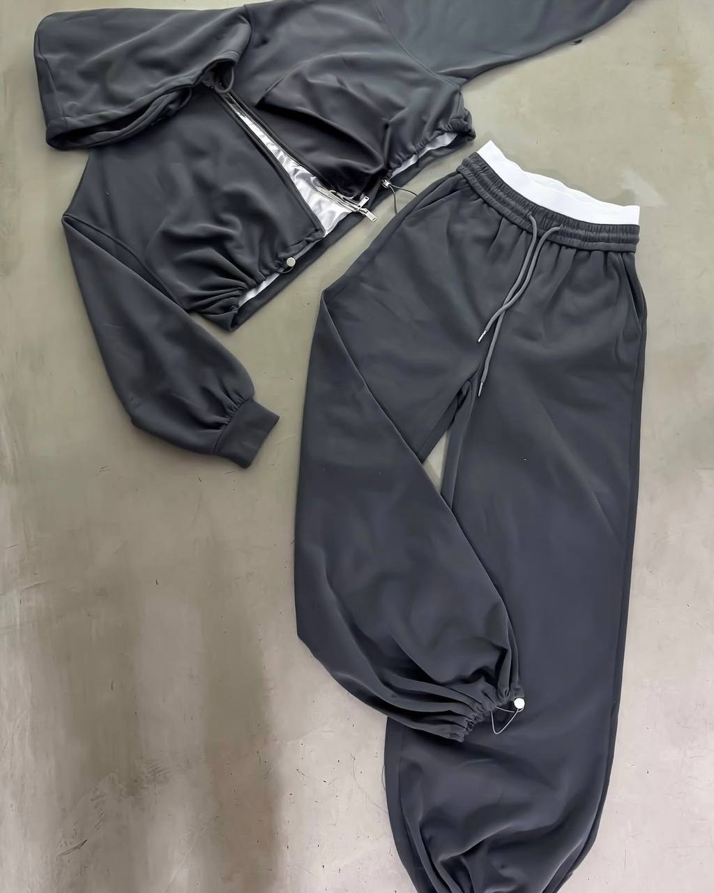 afd439b7-64b3-11f0-8624-dee18ff4e8c0_0