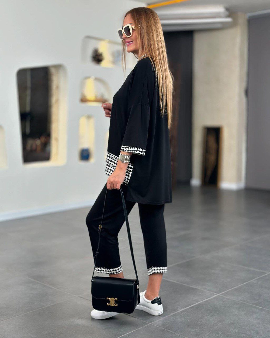 b1af6ff8-118b-11f0-8621-dee18ff4e8c0_2