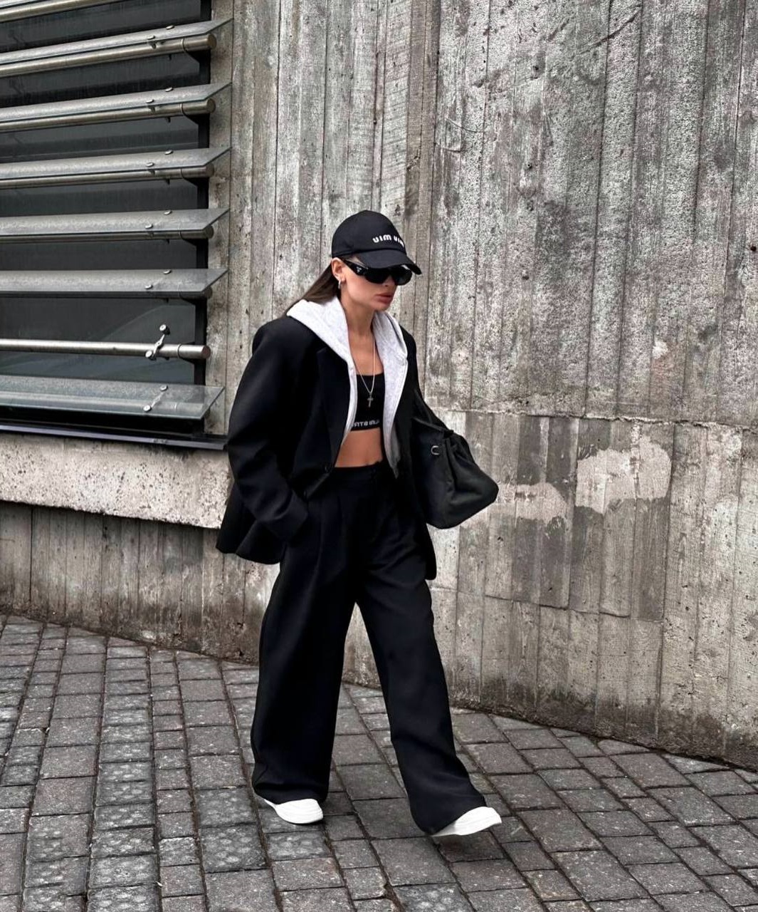 b2fdf196-1421-11f0-8621-dee18ff4e8c0_1