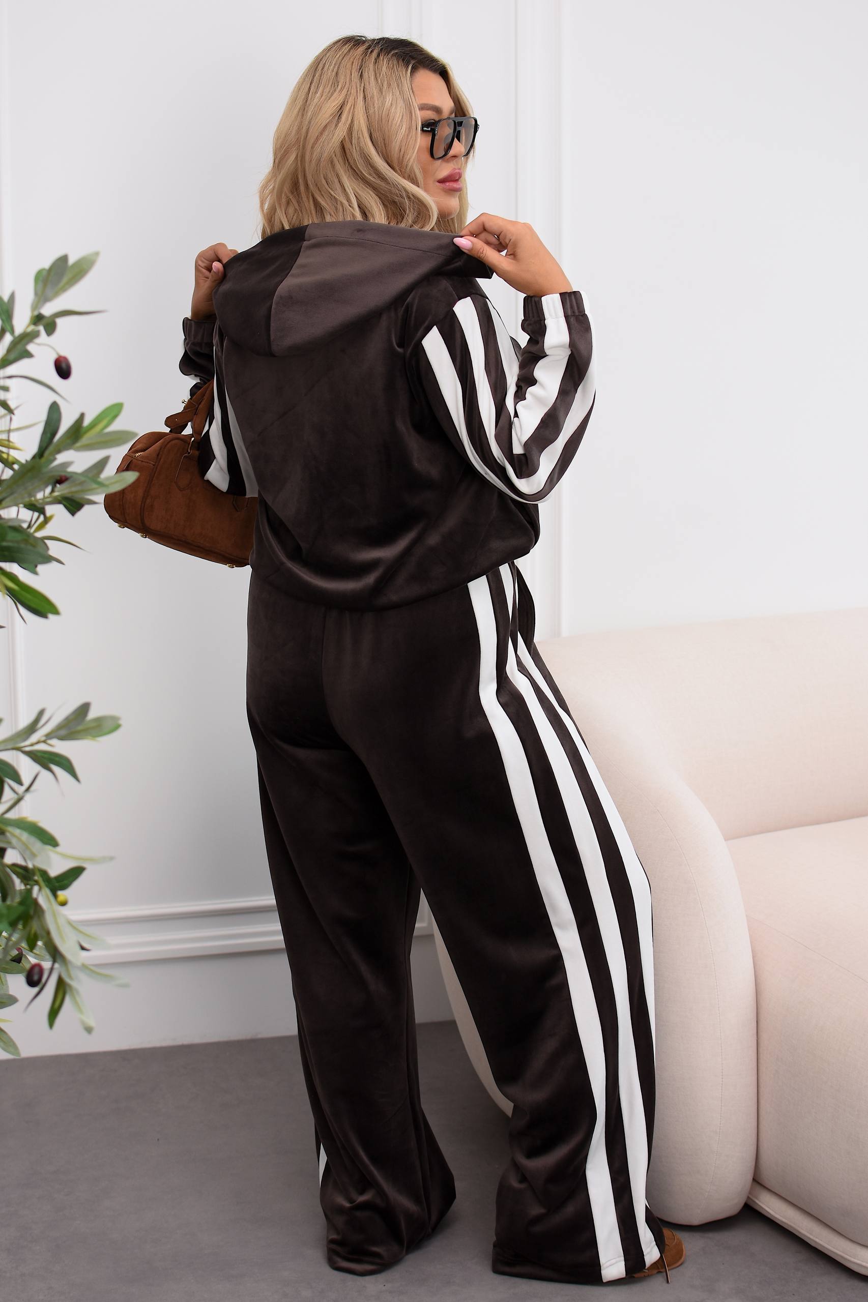 b337f9f3-8b25-11f0-8624-dee18ff4e8c0_2