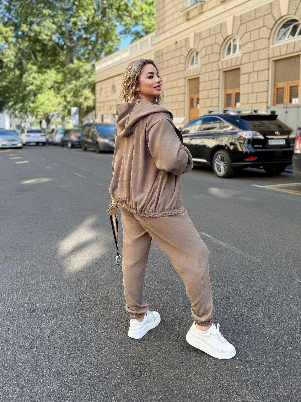 b6f32479-8b4a-11f0-8624-dee18ff4e8c0_1