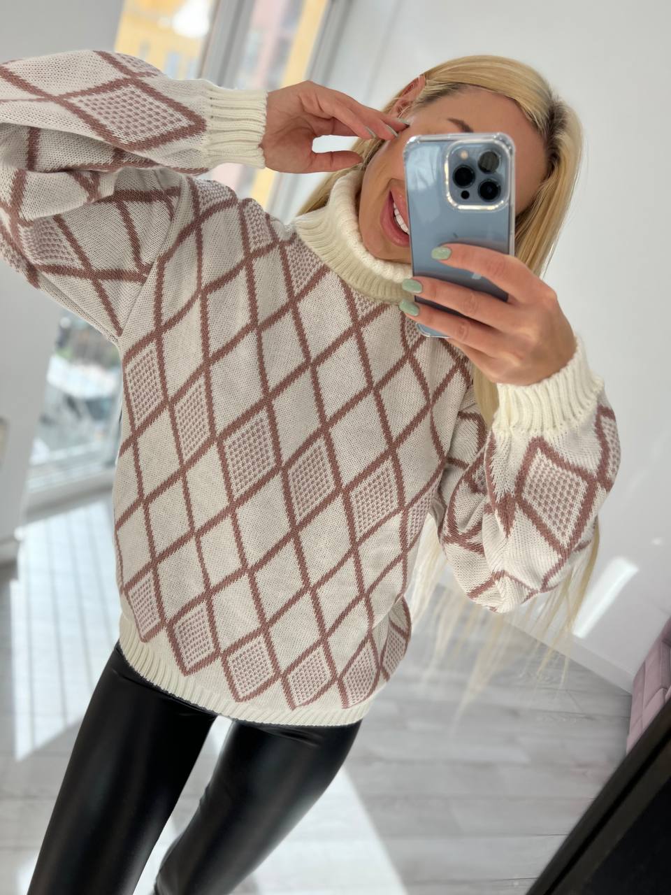 b8fb4fad-3f0a-11ed-acc4-166b0be12ee5_0