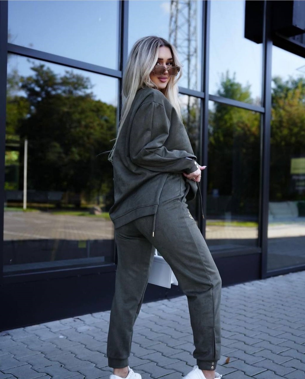 bb6c64c6-ccb3-11ee-ad4e-166b0be12ee5_1