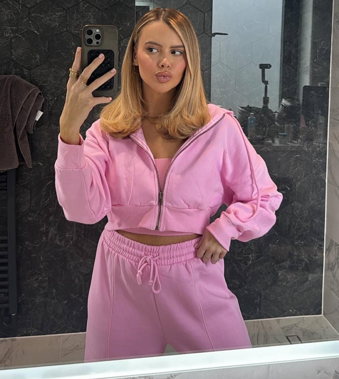 bfafe735-d1bd-11ee-ad4f-166b0be12ee5_1