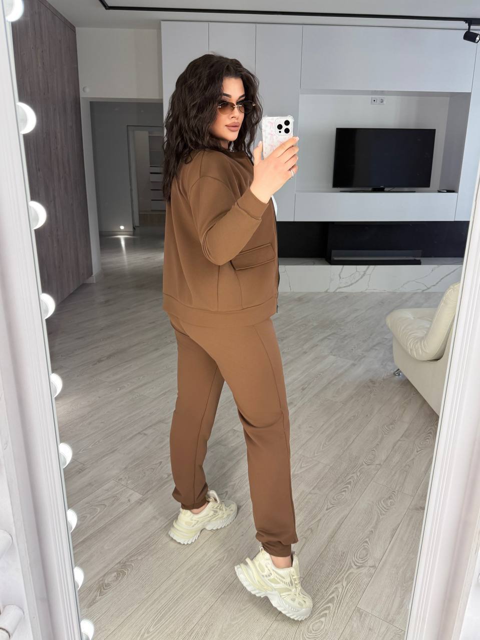 c6ef3c6f-908a-11f0-8624-dee18ff4e8c0_1