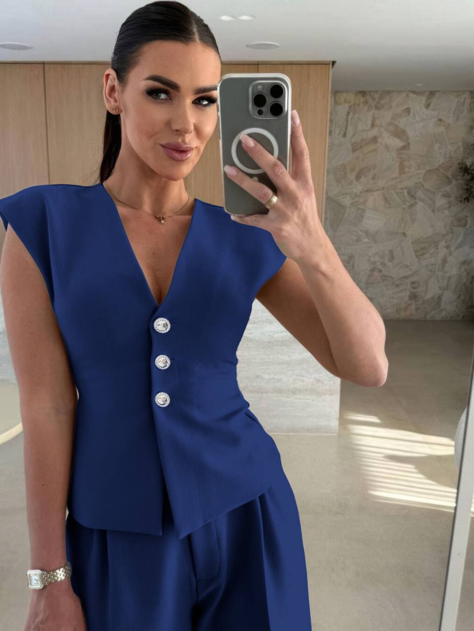 e425a911-197a-11f0-8621-dee18ff4e8c0_1