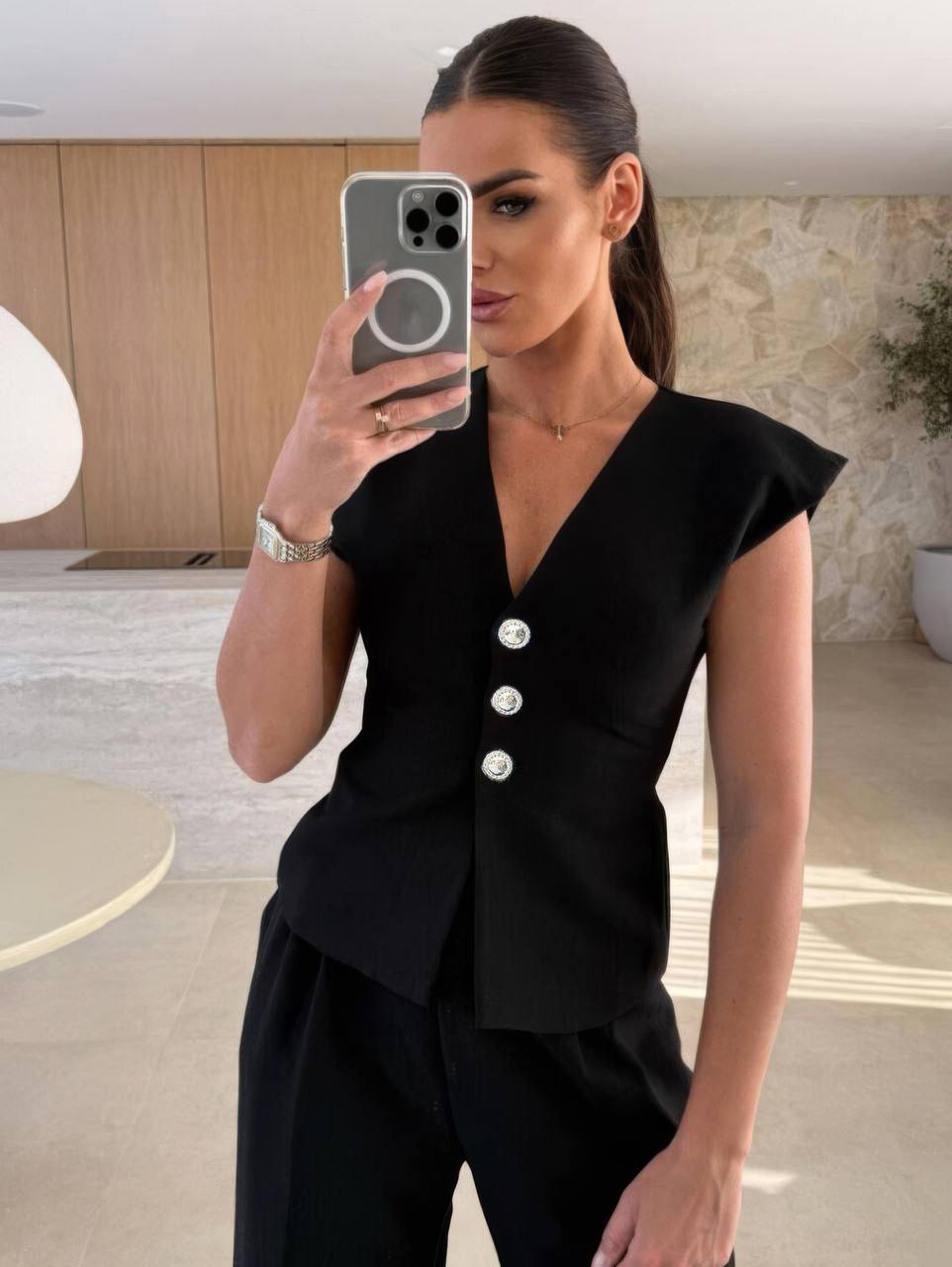 e425a923-197a-11f0-8621-dee18ff4e8c0_1