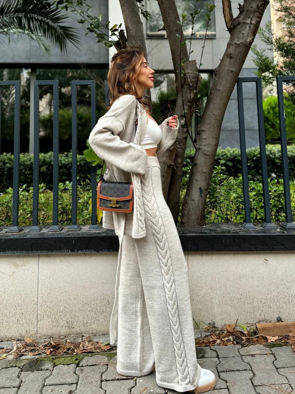 e4bdae13-878f-11ef-8620-dee18ff4e8c0_1