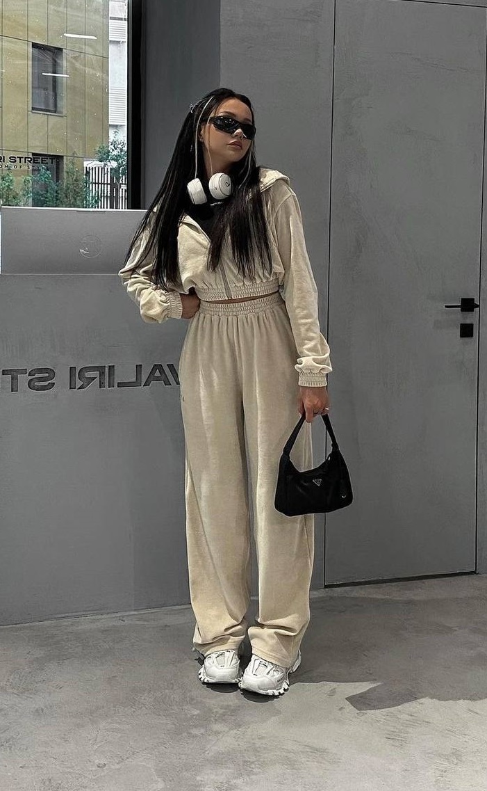 e826ac70-2250-11ee-ad01-166b0be12ee5_0