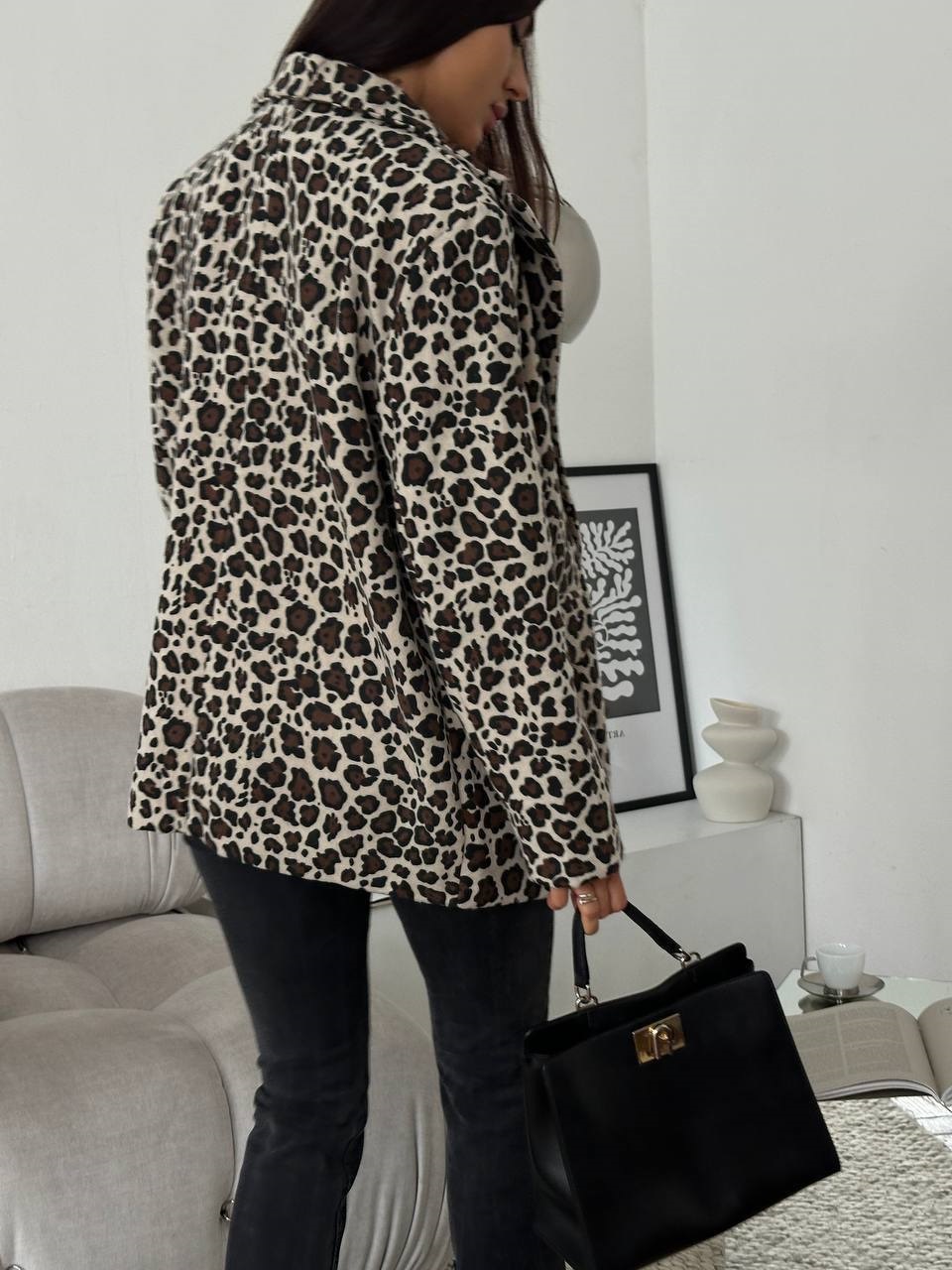 f4c5a973-27cc-11f0-8622-dee18ff4e8c0_1