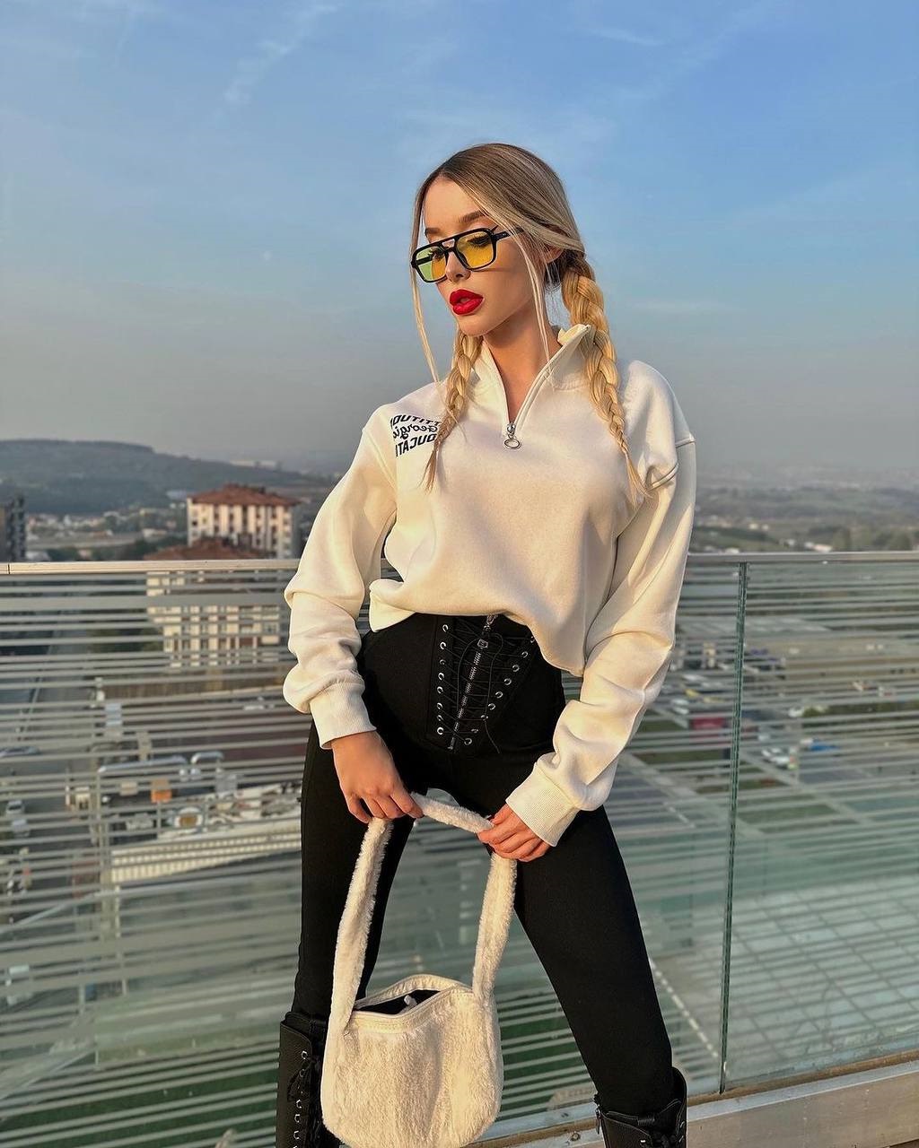 f6626299-83a2-11ee-ad34-166b0be12ee5_4