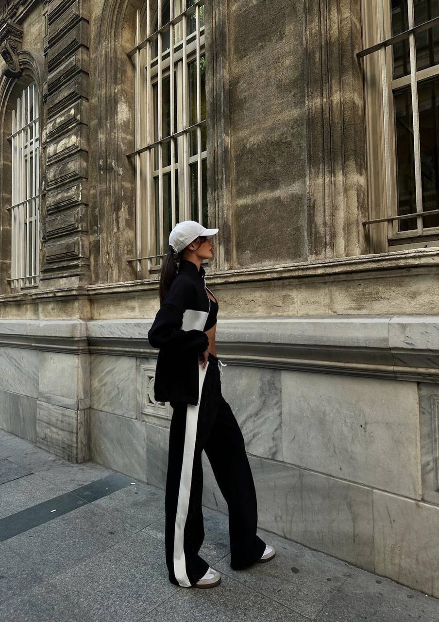 f96cff46-6d43-11ef-861f-dee18ff4e8c0_1