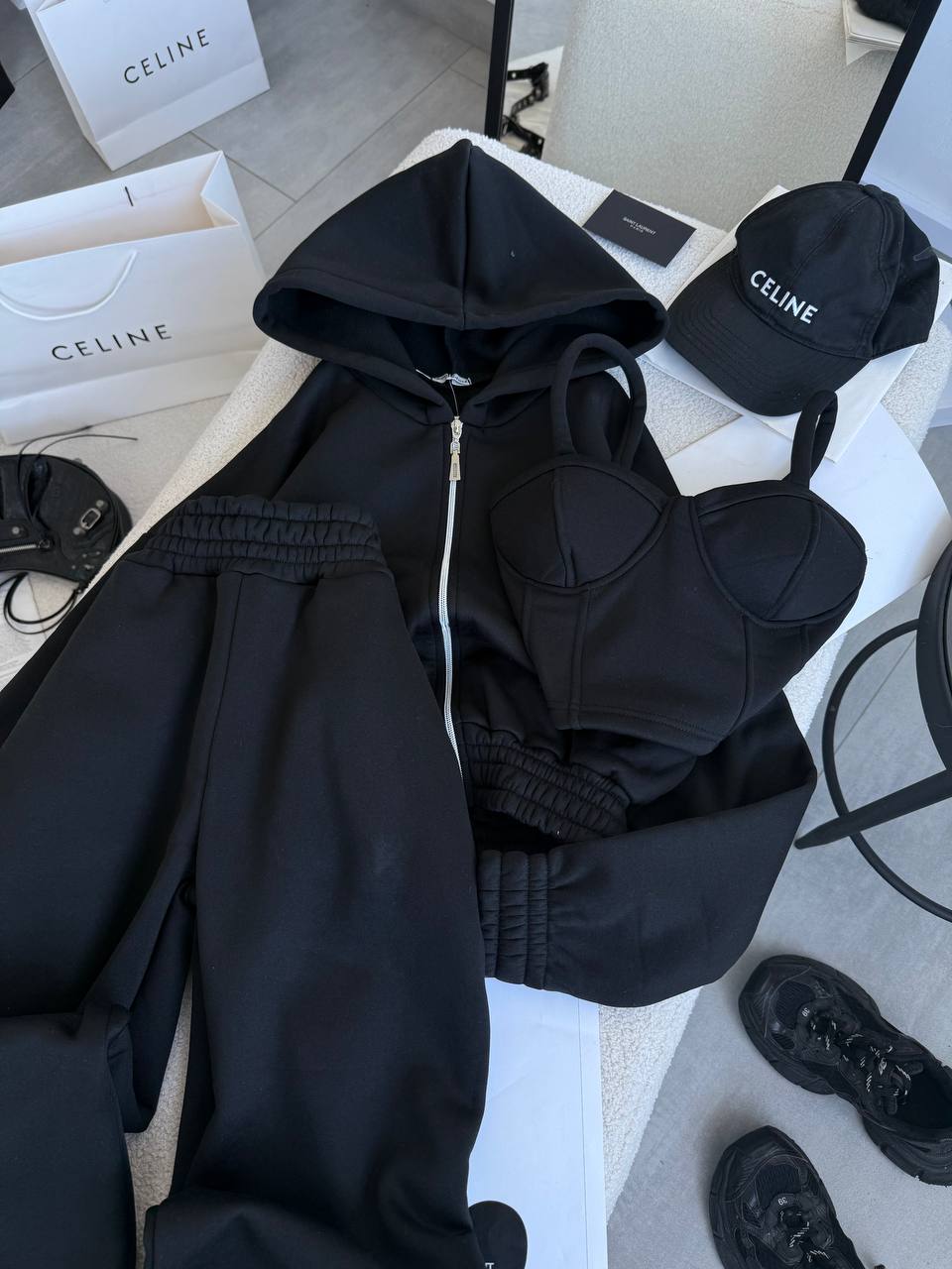 ЖЕНСКИЕ СПОРТИВНЫЕ КОСТЮМЫ