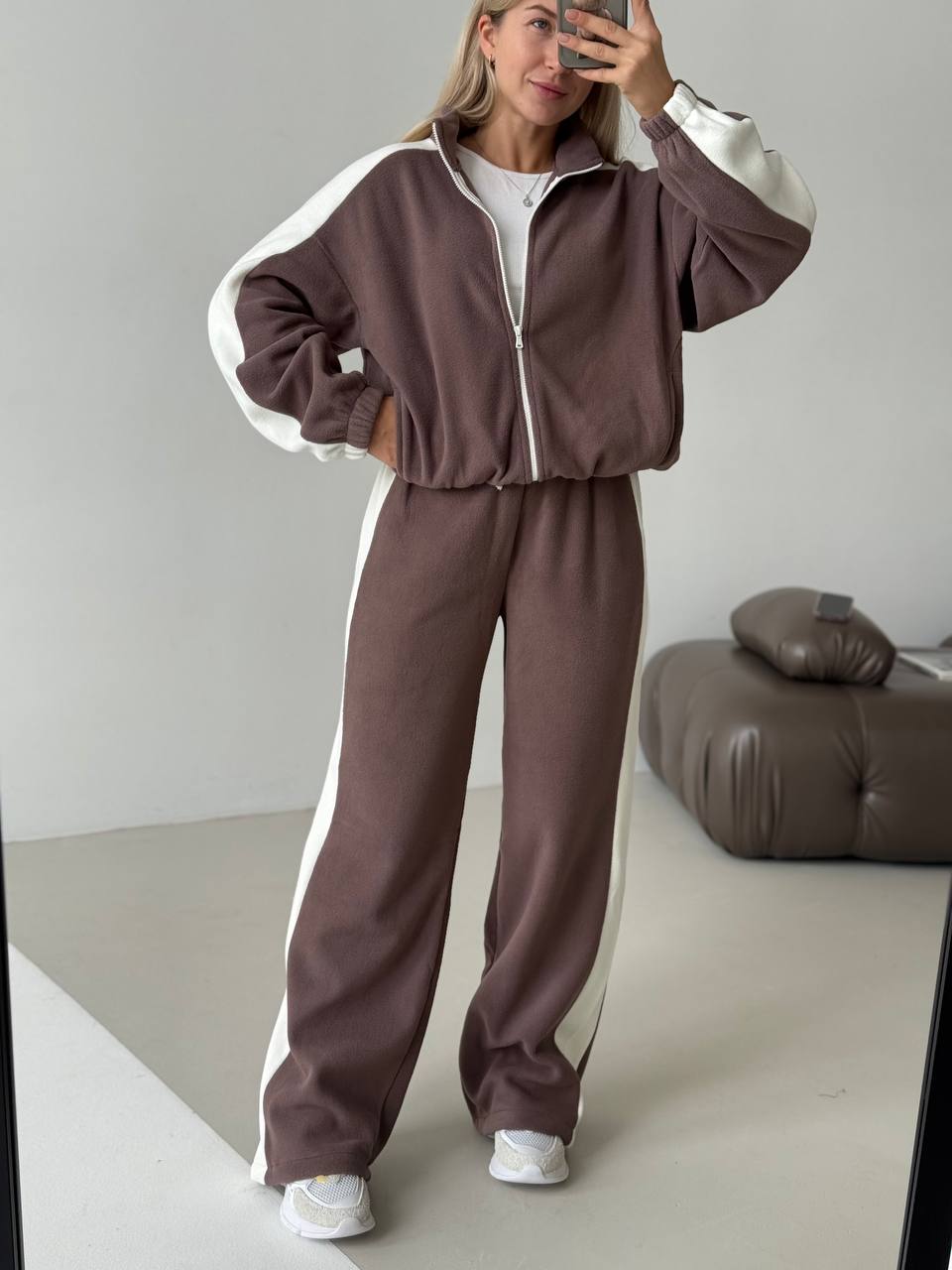 5717c877-aaa9-11f0-8624-dee18ff4e8c0_1