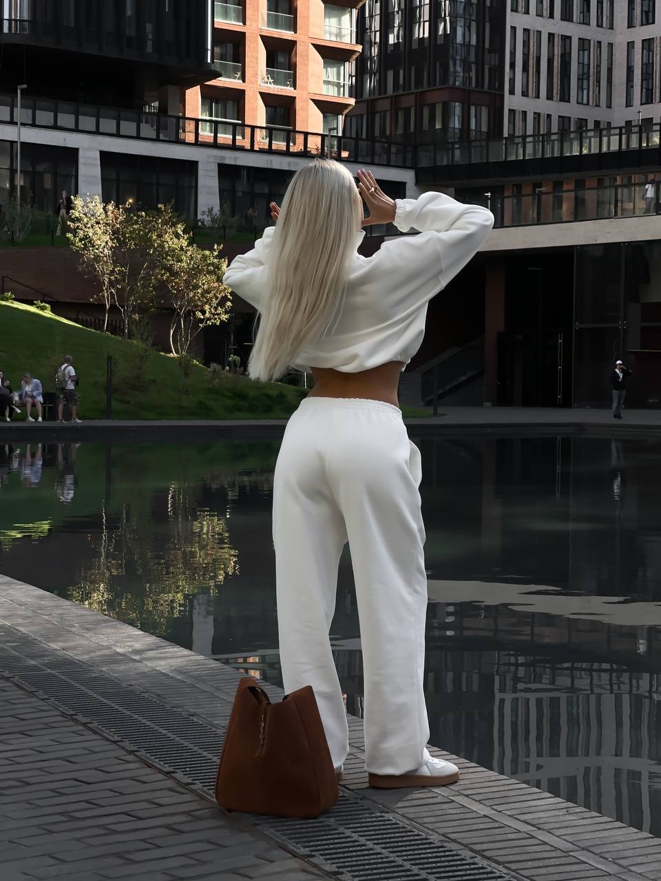 d220ed53-8488-11ef-8620-dee18ff4e8c0_1