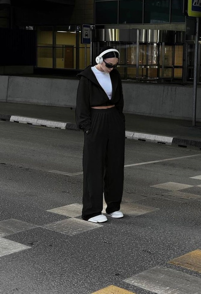 e826ac68-2250-11ee-ad01-166b0be12ee5_1