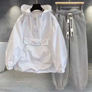ЖЕНСКИЕ СПОРТИВНЫЕ КОСТЮМЫ